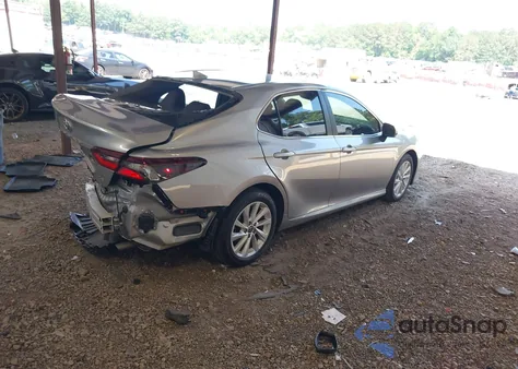 2024 Toyota Camry Le z USA, uszkodzony, nr VIN 4T1R11AK5RU905331